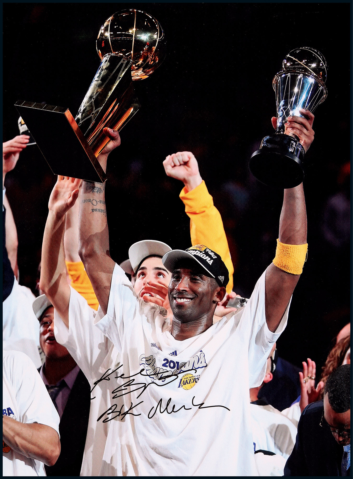 The autographed nickname photo of Kobe Bryant, the”Black Mamba”, with certificate