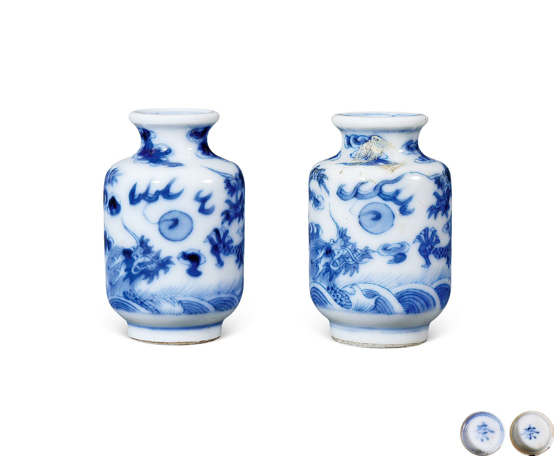 A PAIR OF BLUE AND WHITE VASE WITH DRAGON AMONG CLOUDS DESIGN