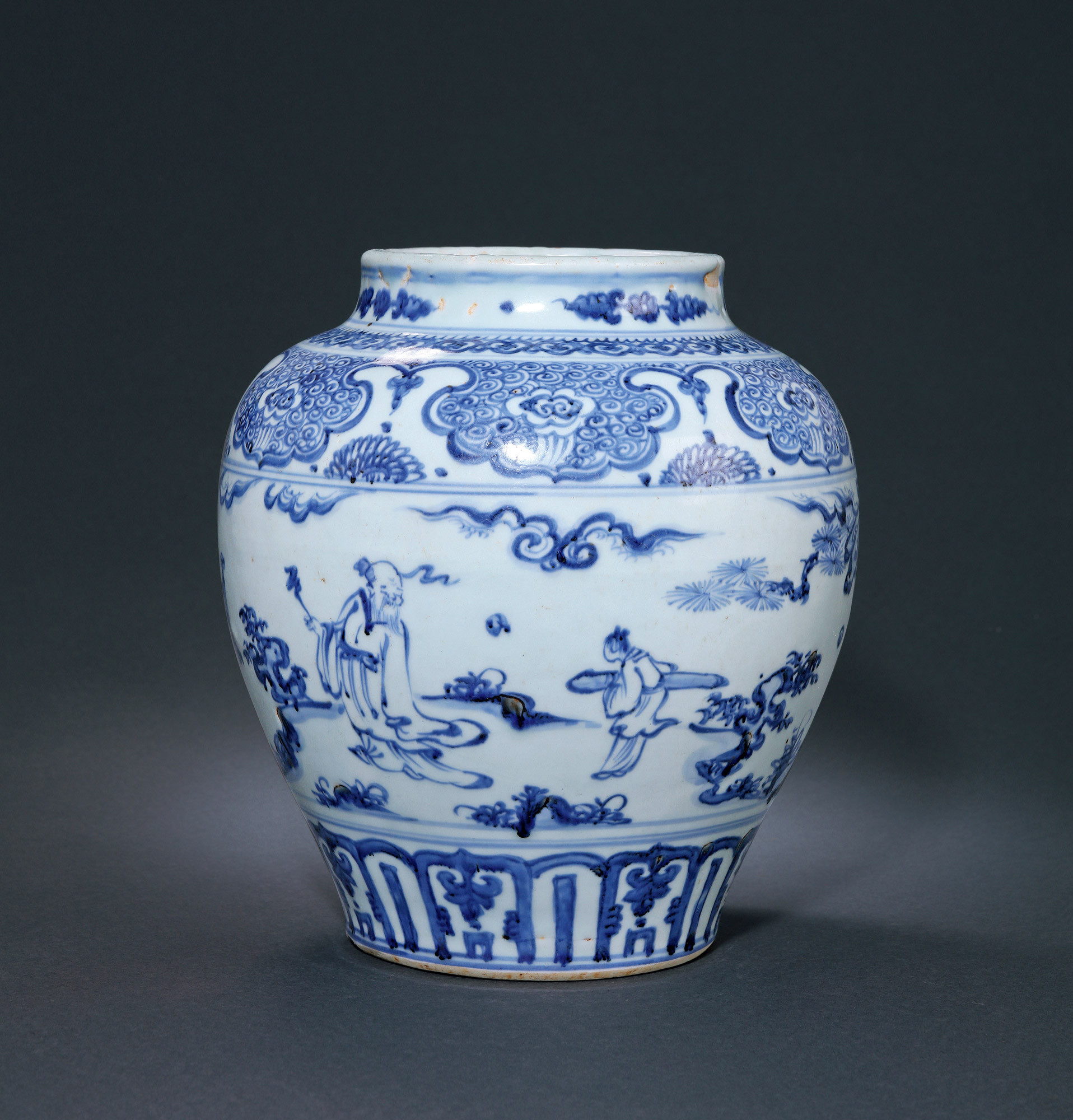 A BLUE AND WHITE URN