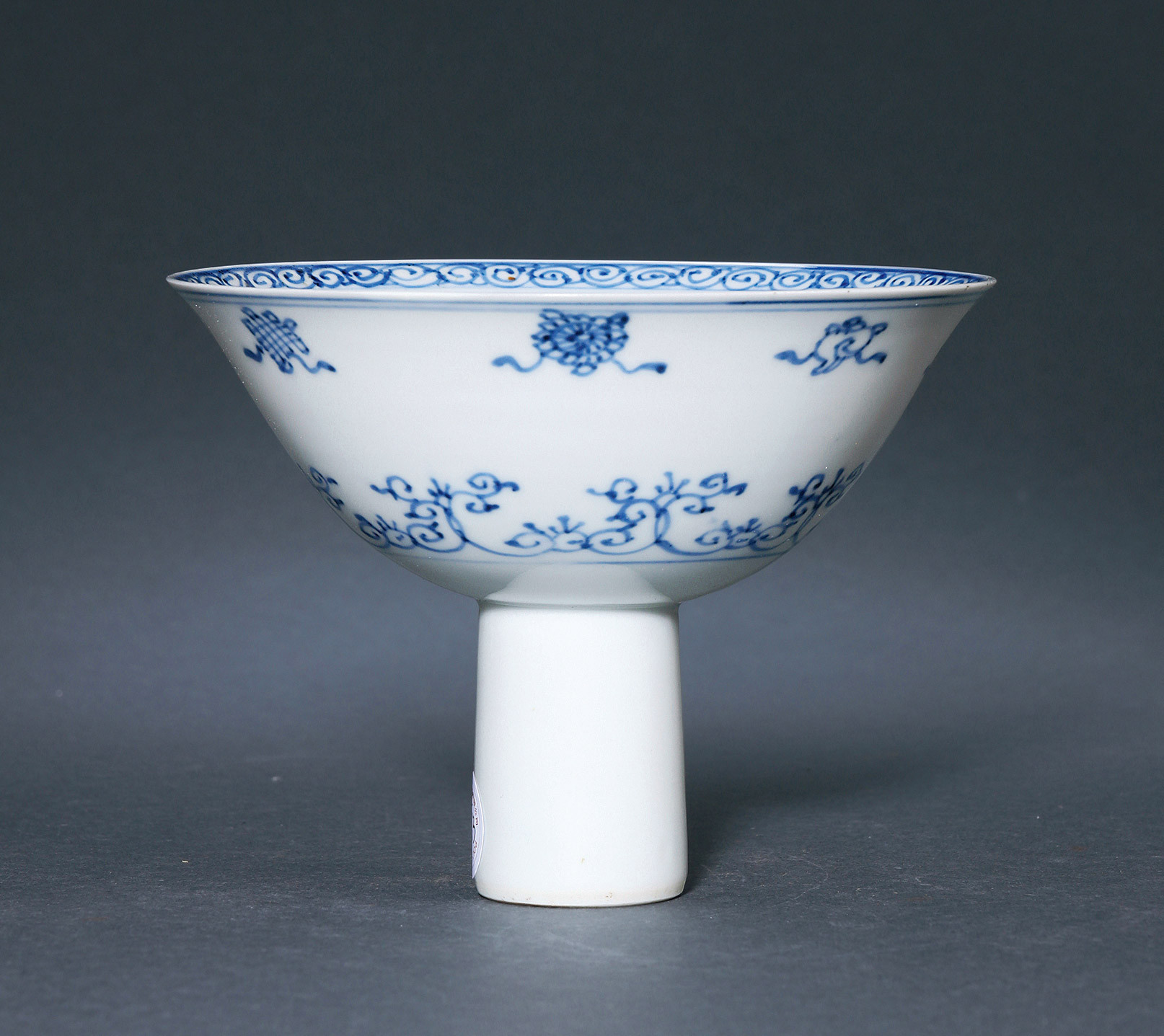 A BLUE AND WHITE STEM CUP