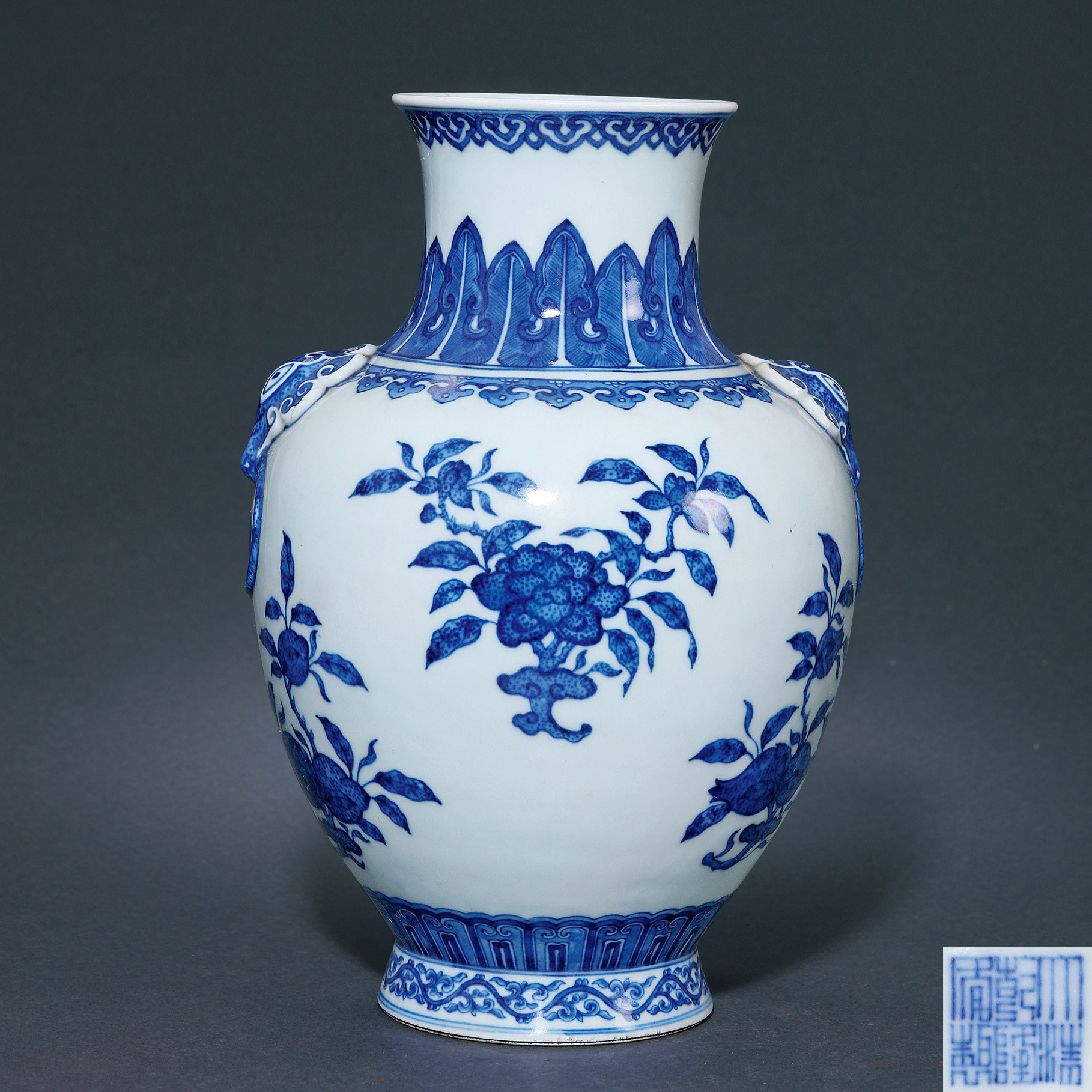 A BLUE AND WHITE ZUN SHAPED VASE WITH HANDLES IN SHAPE OF BEAST
