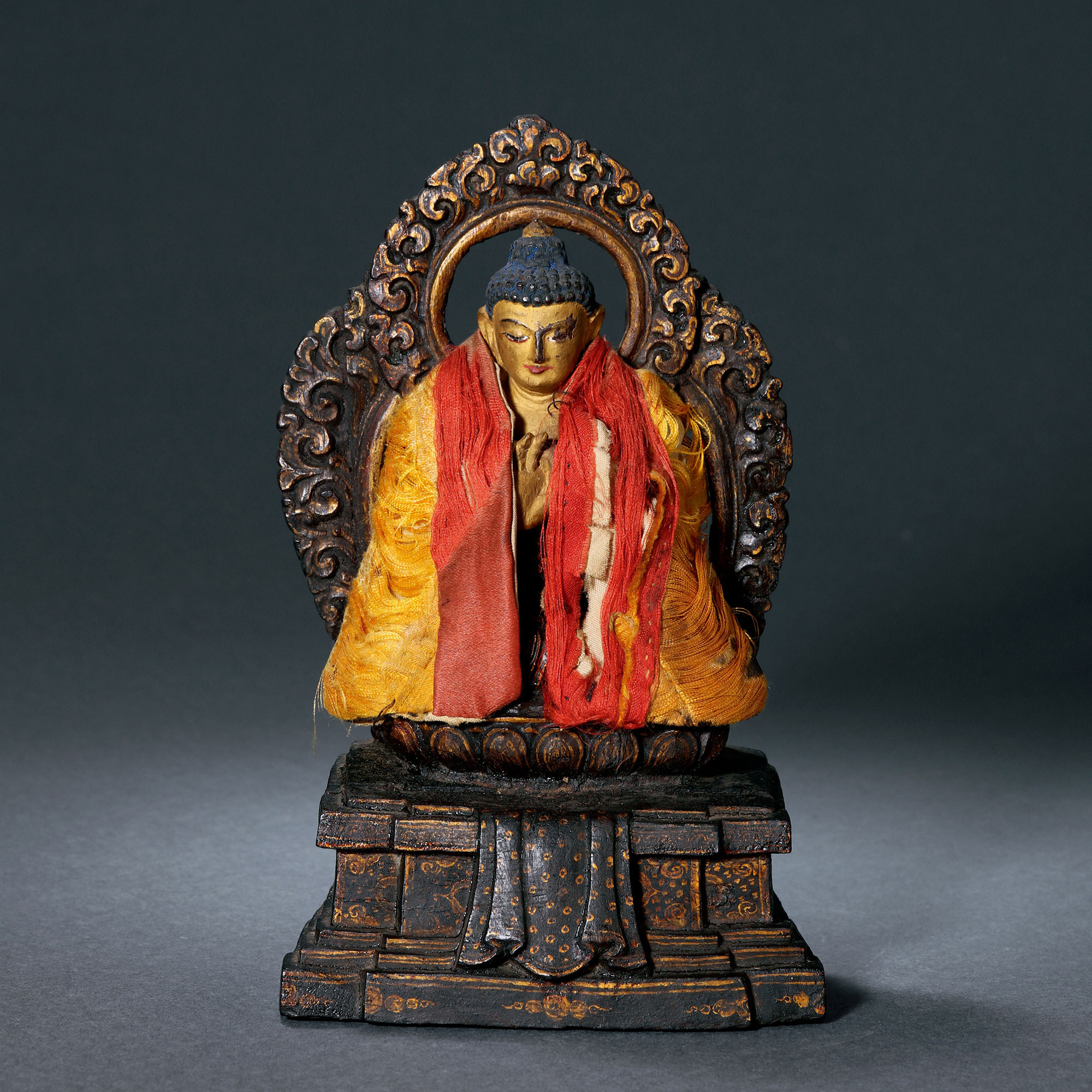 A WOOD GOLD-LACQUERED BUDDHA