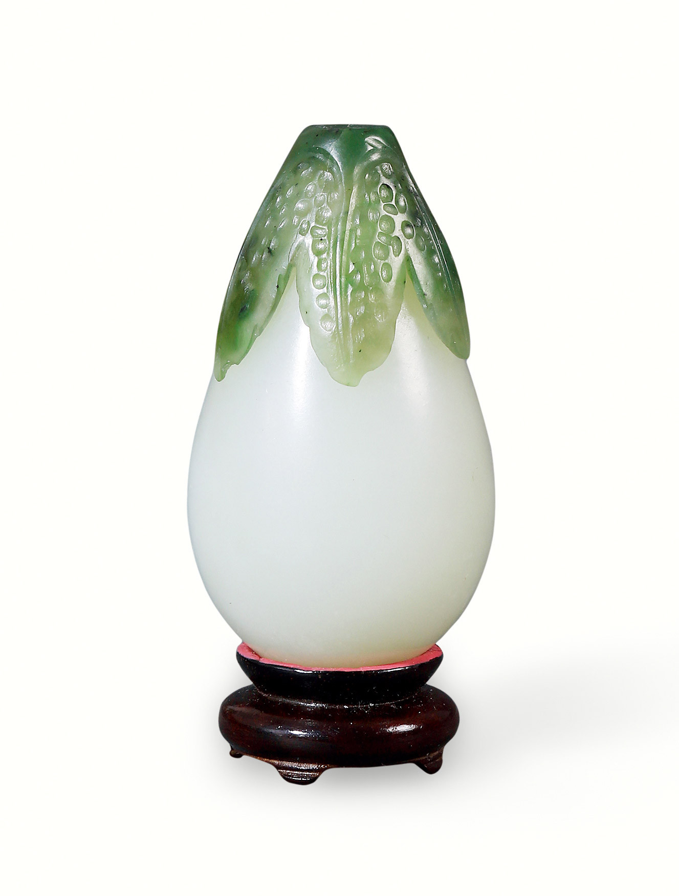 A WHITE JADE EGGPLANT-FORMED SNUFF BOTTLE