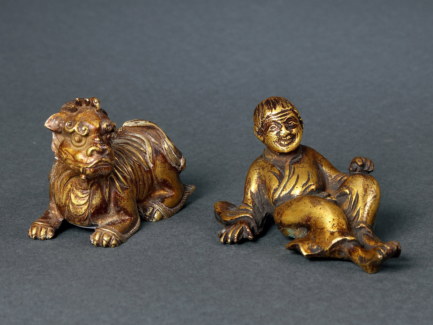 A SET OF TWO BRONZE FIGURE AND LION PAPER WEIGHT