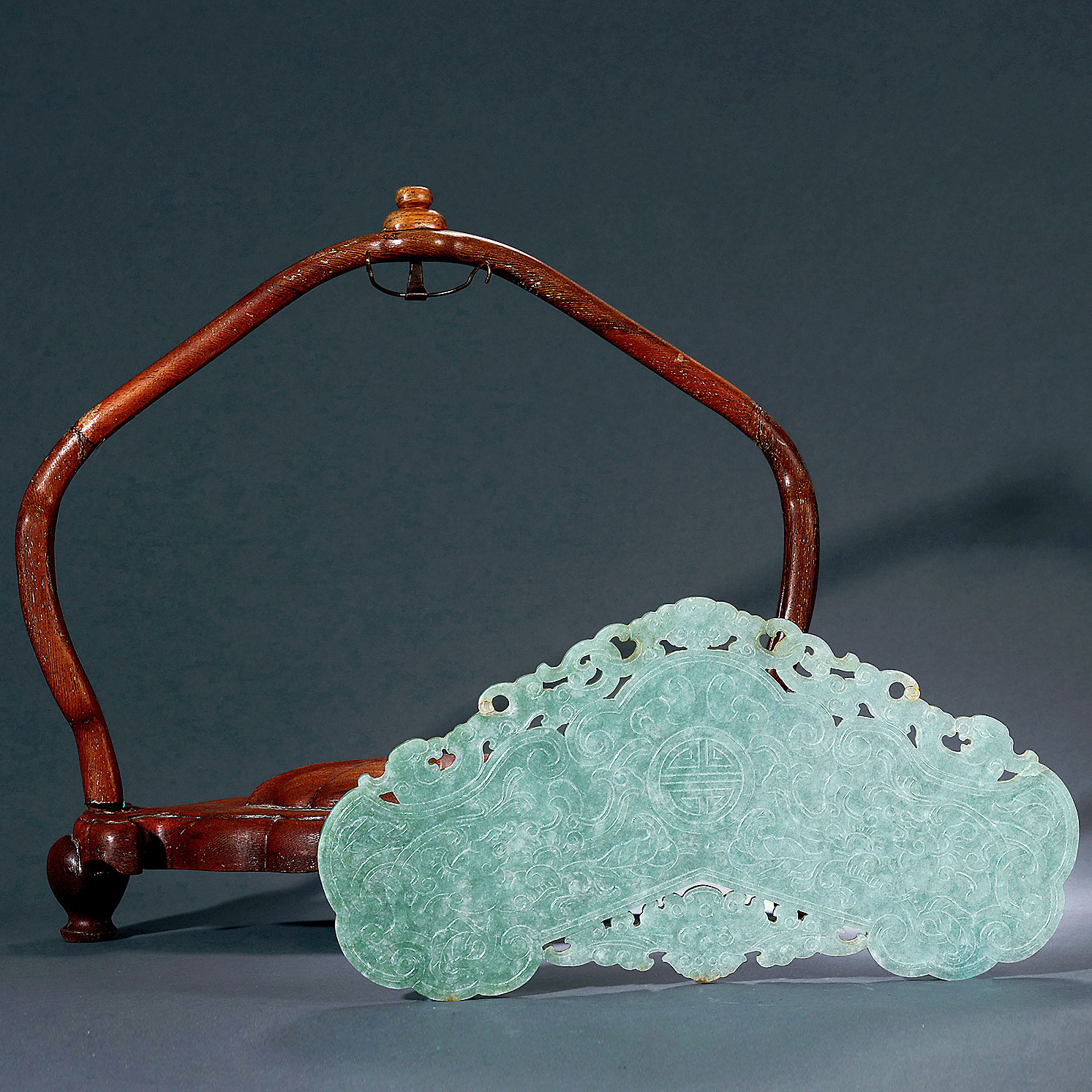 A CARVED JADEITE‘FORTUNE AND LONGEVITY’CHIME WITH‘DOUBLE-DRAGON’DESIGN