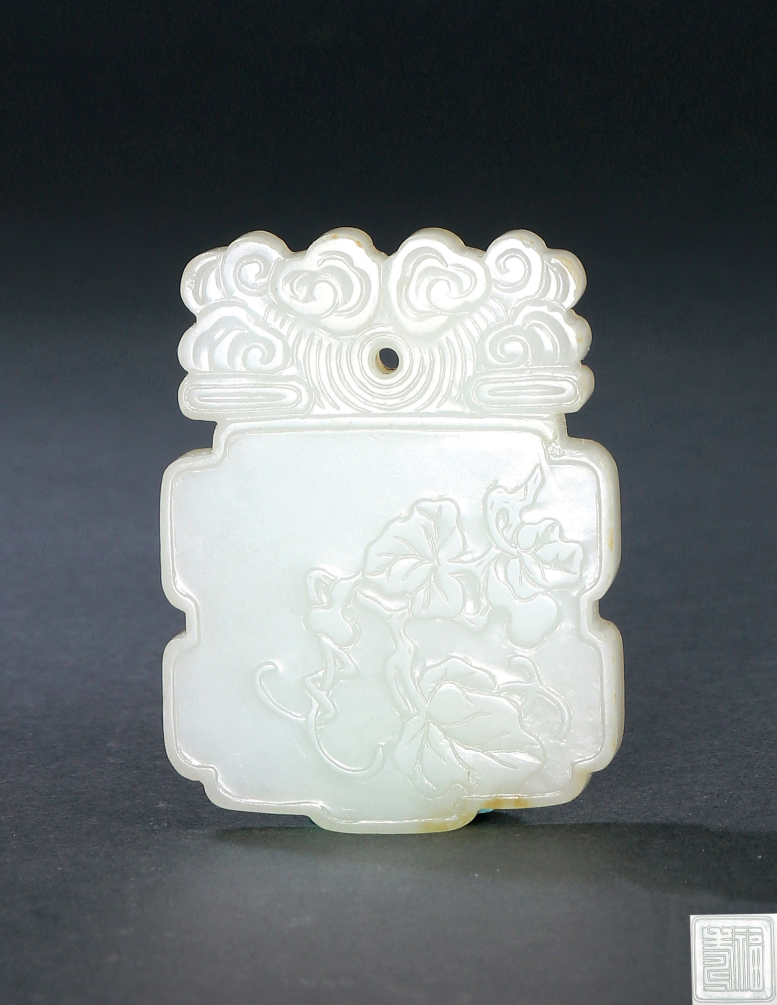 A WHITE JADE FLORAL‘FORTUNE AND LONGEVITY’PLAQUE