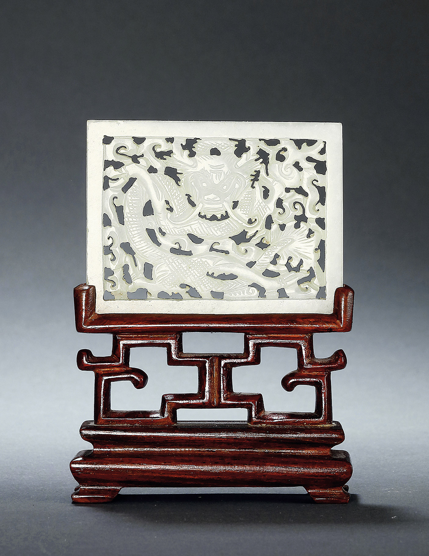 A WHITE JADE CARVED INSERT SCREEN WITH DESIGN OF DRAGON
