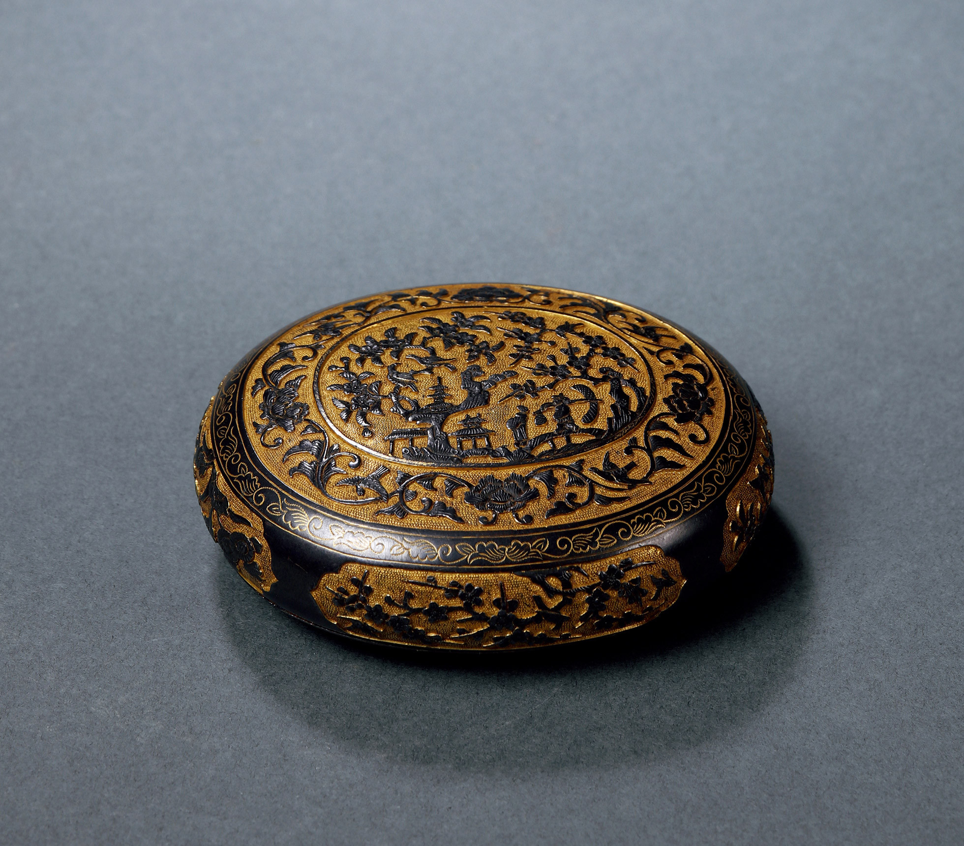 A BLACK LACQUER CARVED WITH GILTED INCENSE BOX