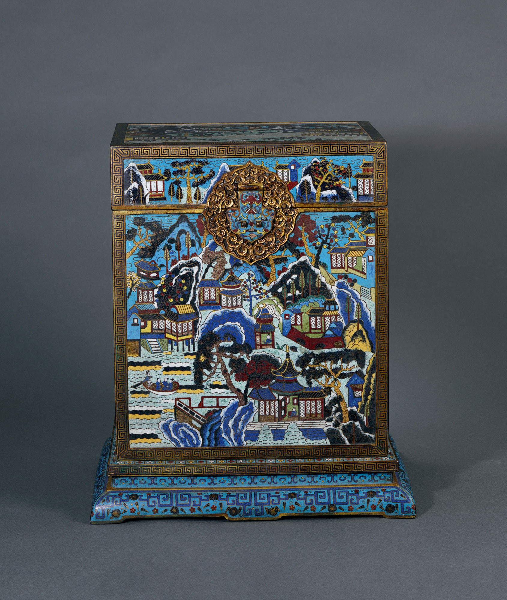 A LARGE CLOISONNE ENAMEL‘LANDSCAPE AND HOUSE’BOX WITH COVER