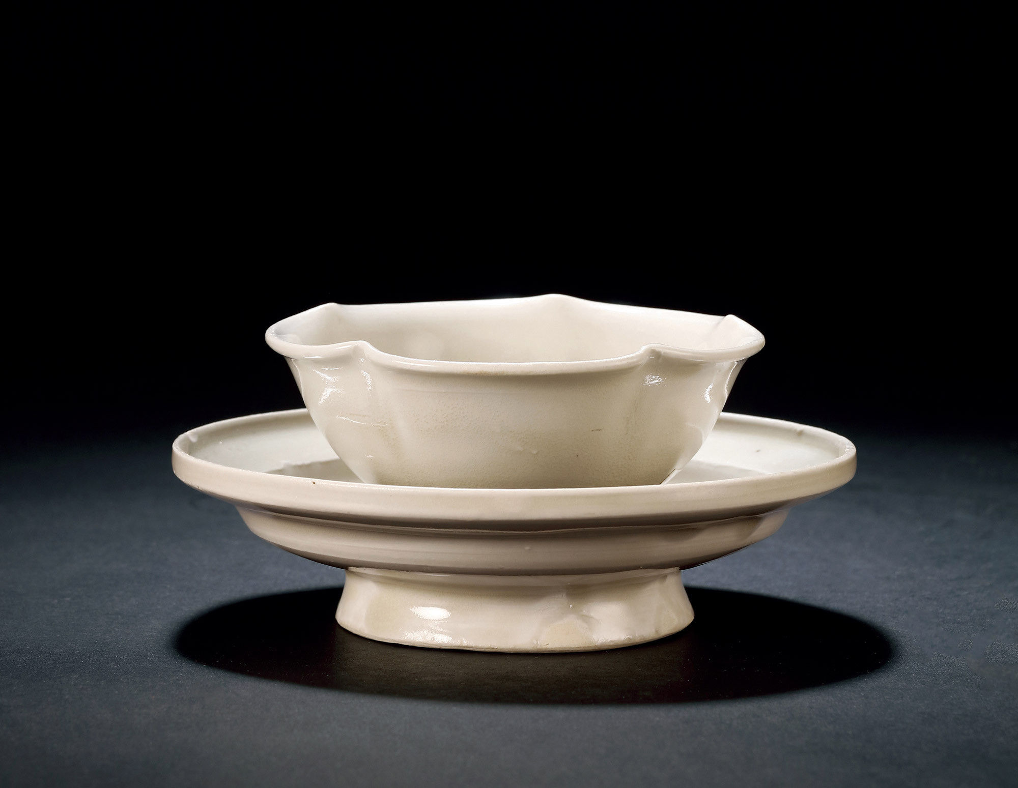 A SET OF TWO DING YAO BOWL WITH SAUCER