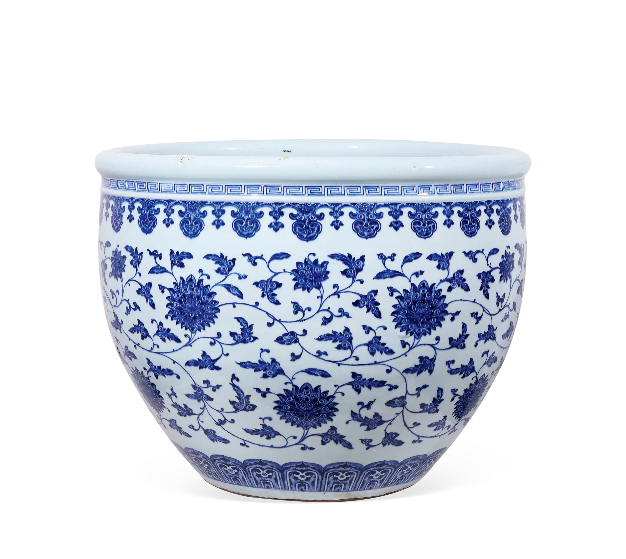 A BLUE AND WHITE‘FLORAL’ URN