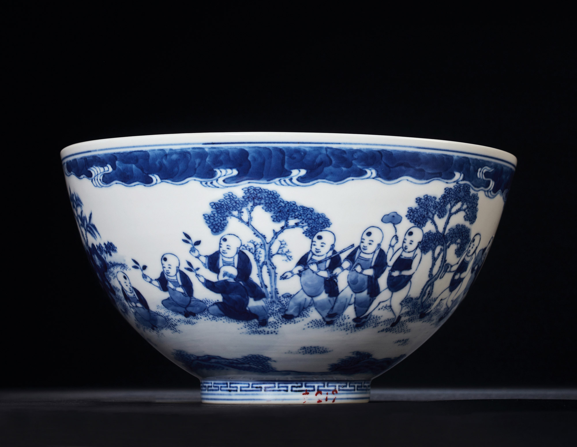 A LARGE BLUE AND WHITE CHENGHUA-TYPE‘CHILDREN AT PLAY’ BOWL