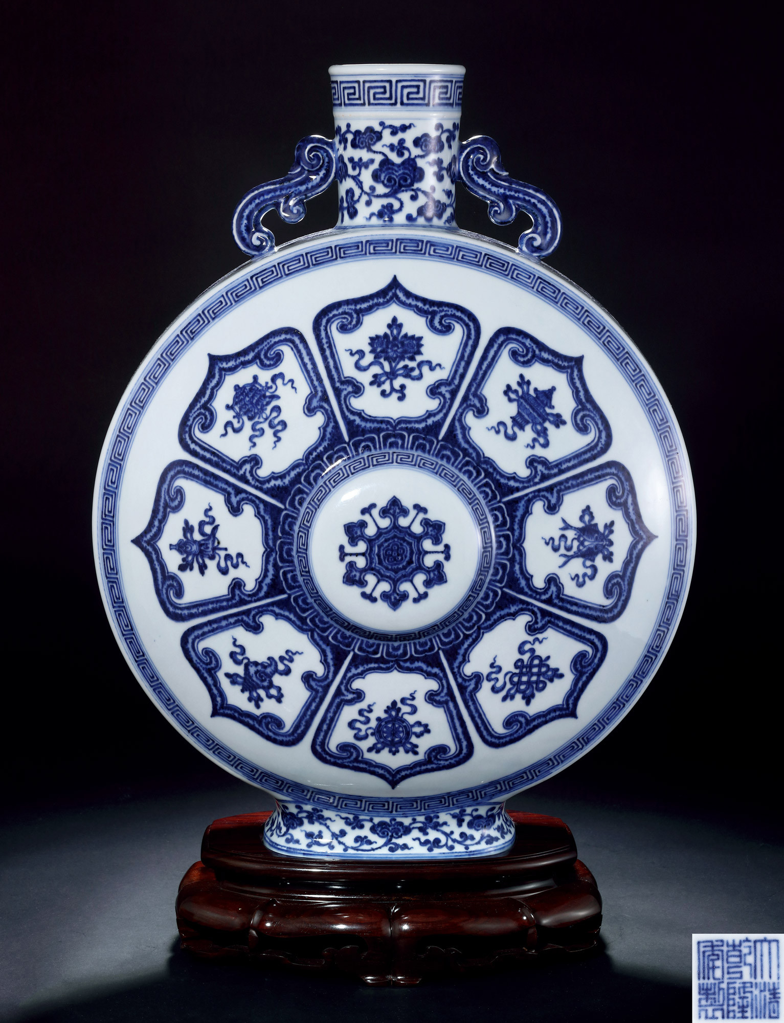 AN IMPORTANT AND LARGE BLUE AND WHITE‘EIGHT TREASURES’ MOON-FLASK WITH DRAGON-SHAPED HANDLES