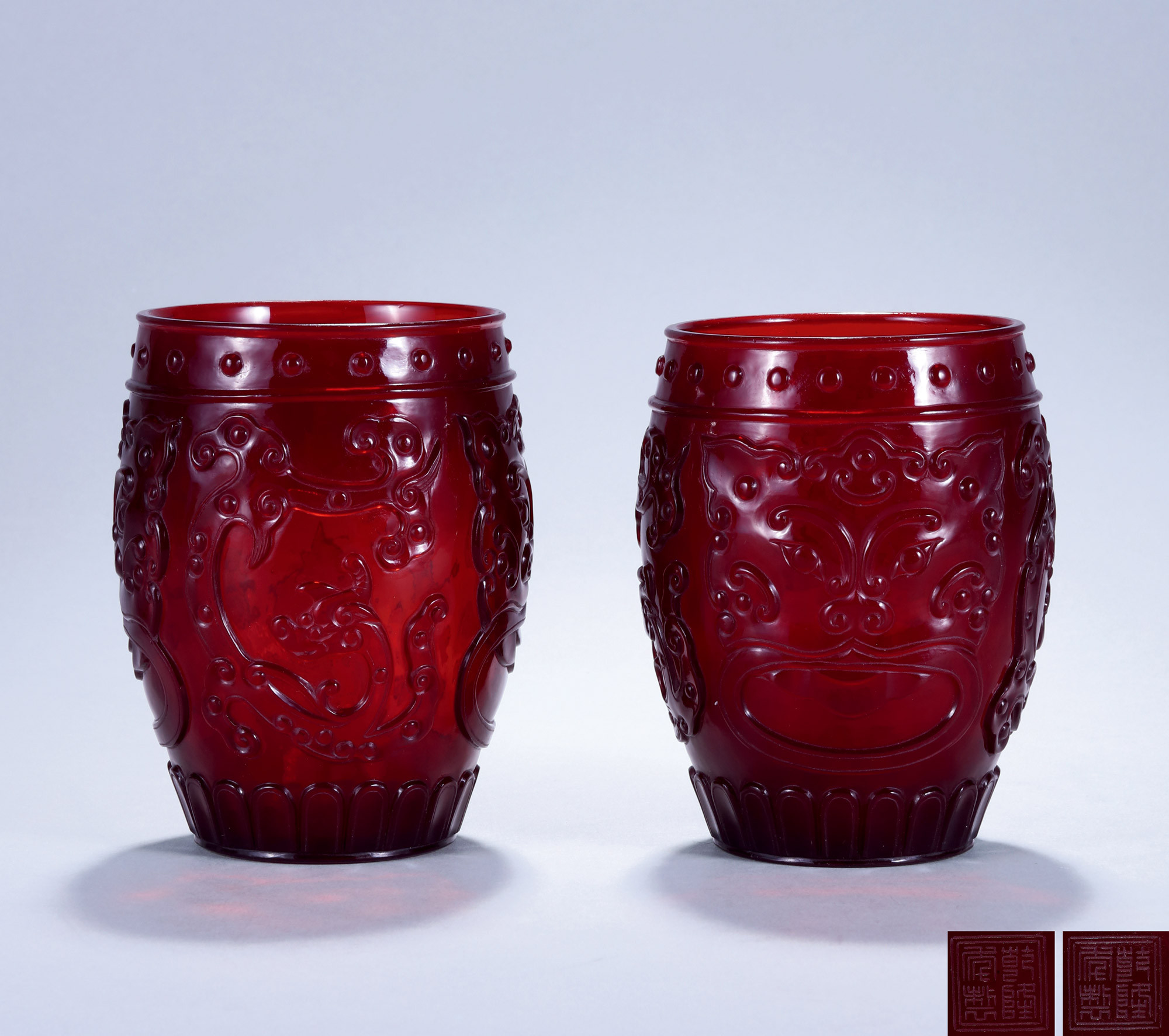 A PAIR OF RUBY PEKING GLASS WITH INGRAVED‘DRAGON AND PHOENIX’ CUPS