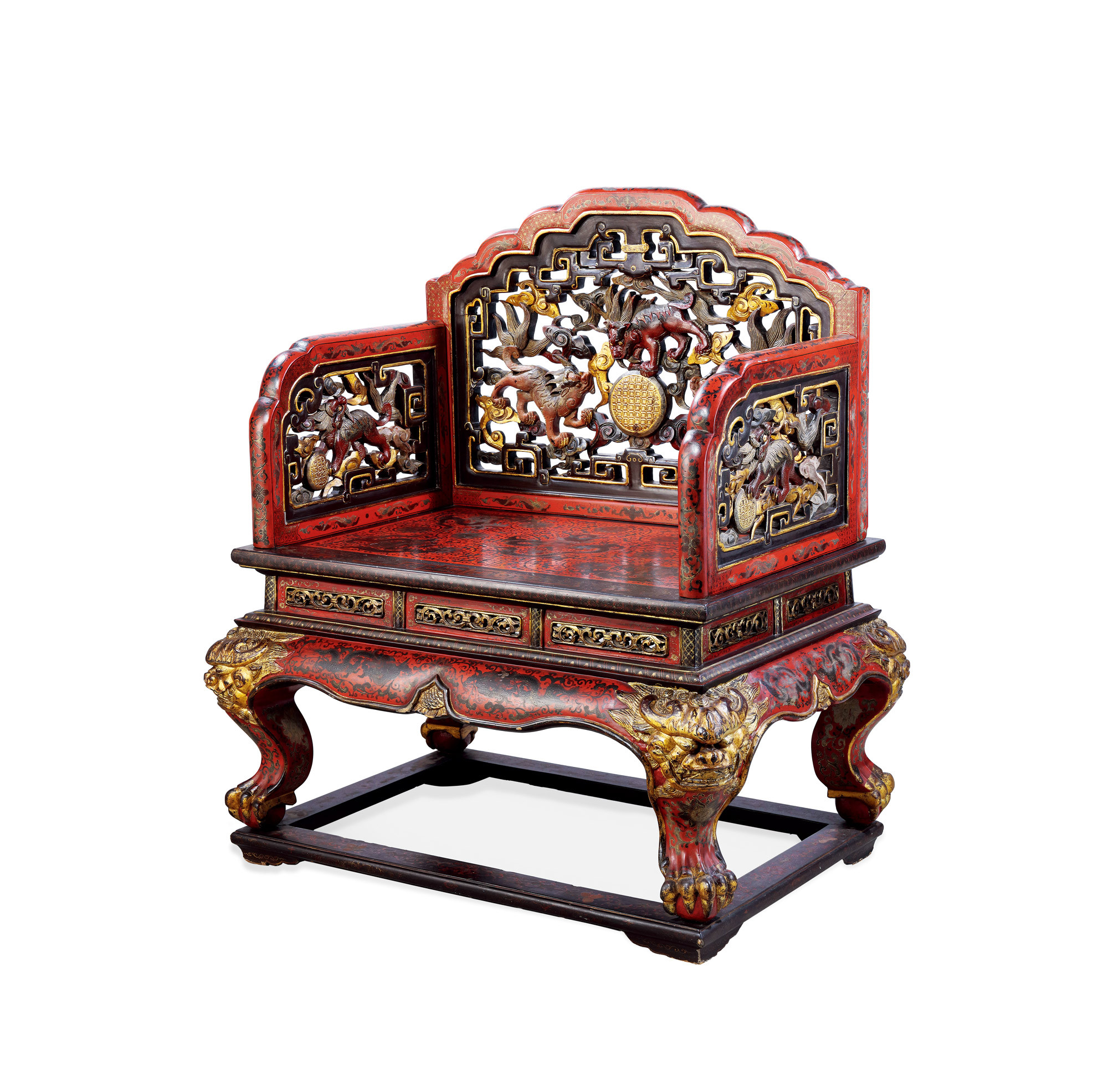 A GOLD-LACQUERED THRONE WITH DESIGN OF DRAGON