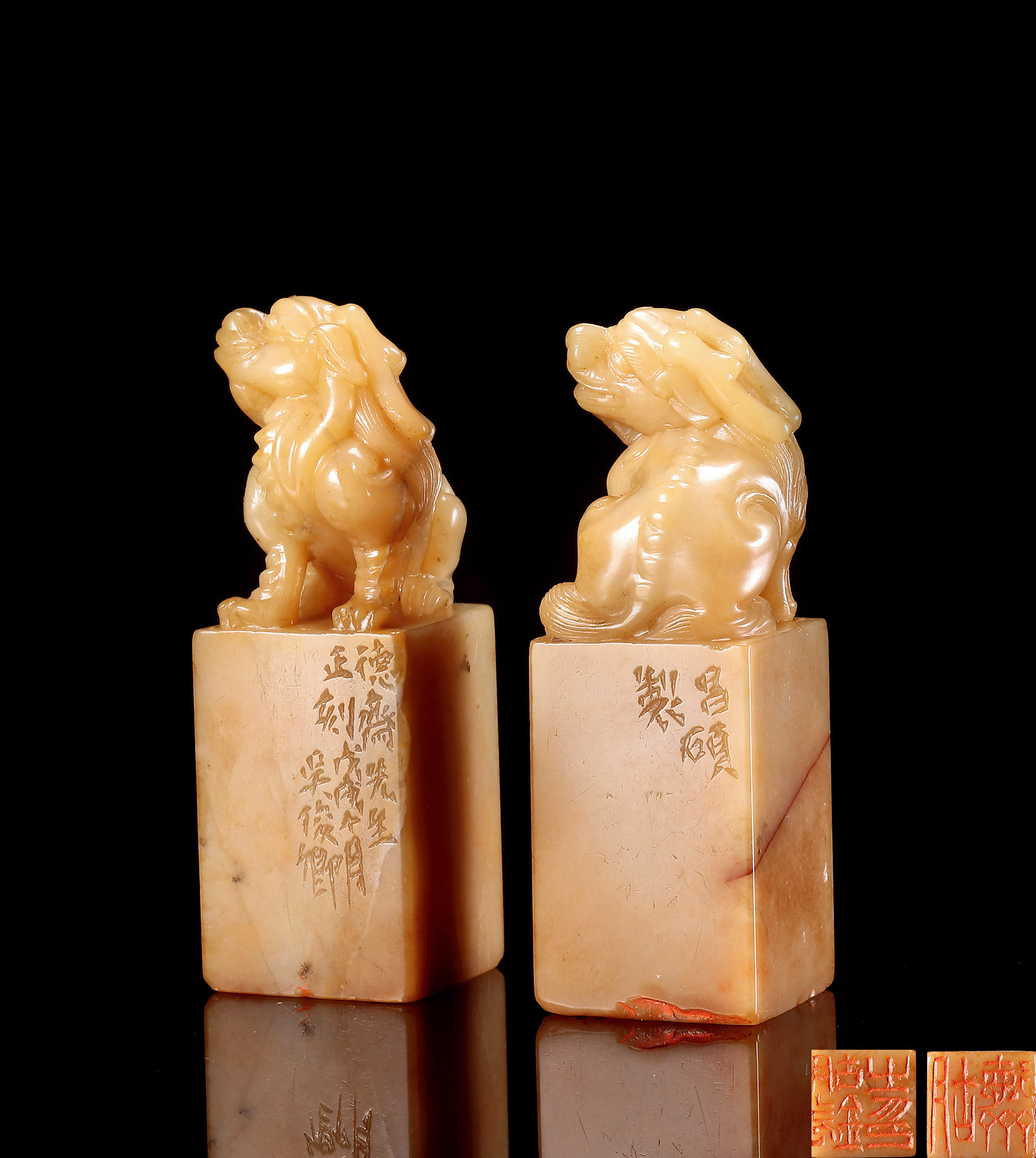 A PAIR OF SHOUSHAN STONE SEALS WITH LION-KNOB, CARVED BY WU CHANGSHUO FOR HU DEZHAI