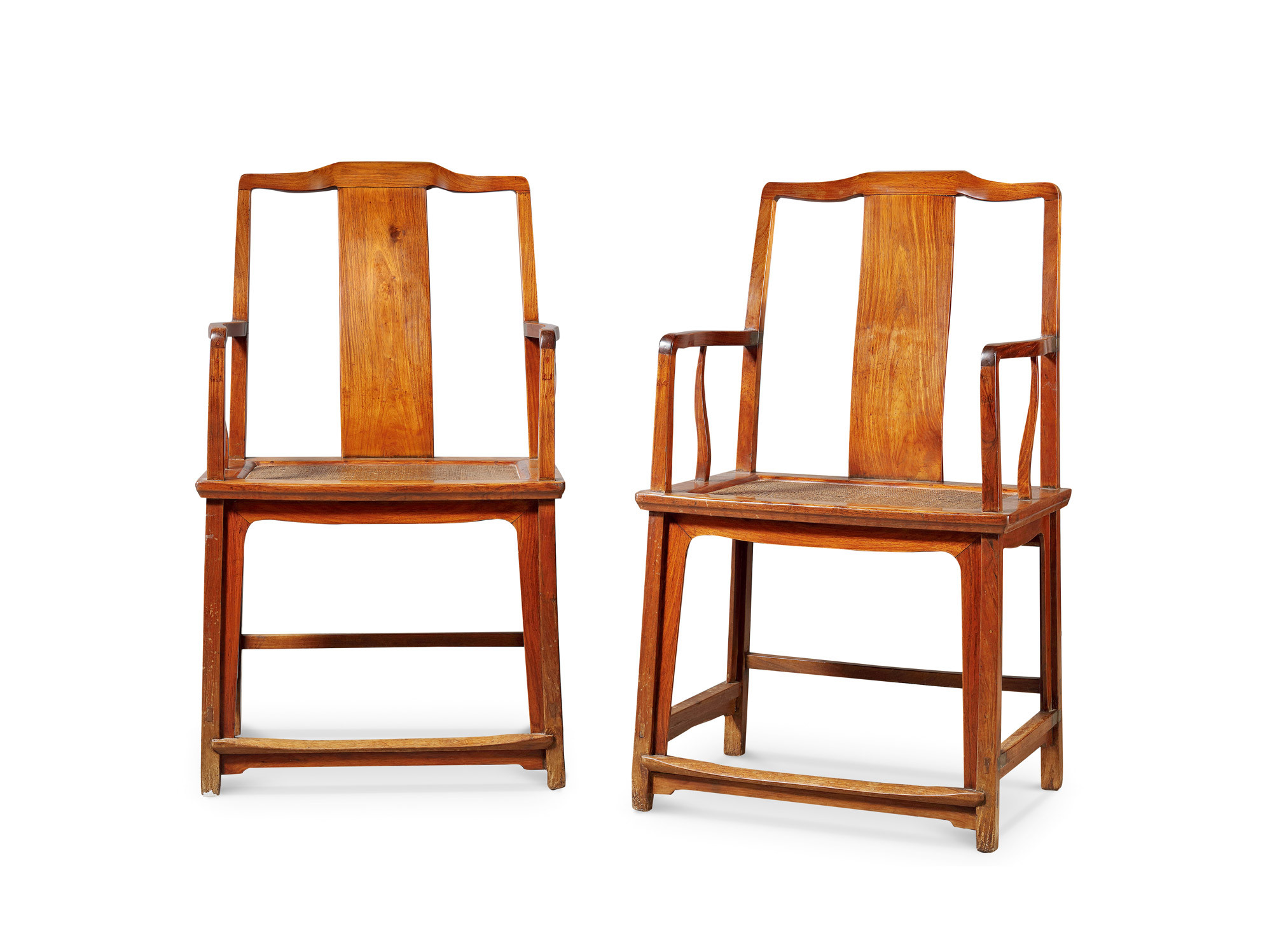 A PAIR OF HUANGHUALI ‘SOUTHERN OFFICIAL’S HAT’ ARMCHAIRS