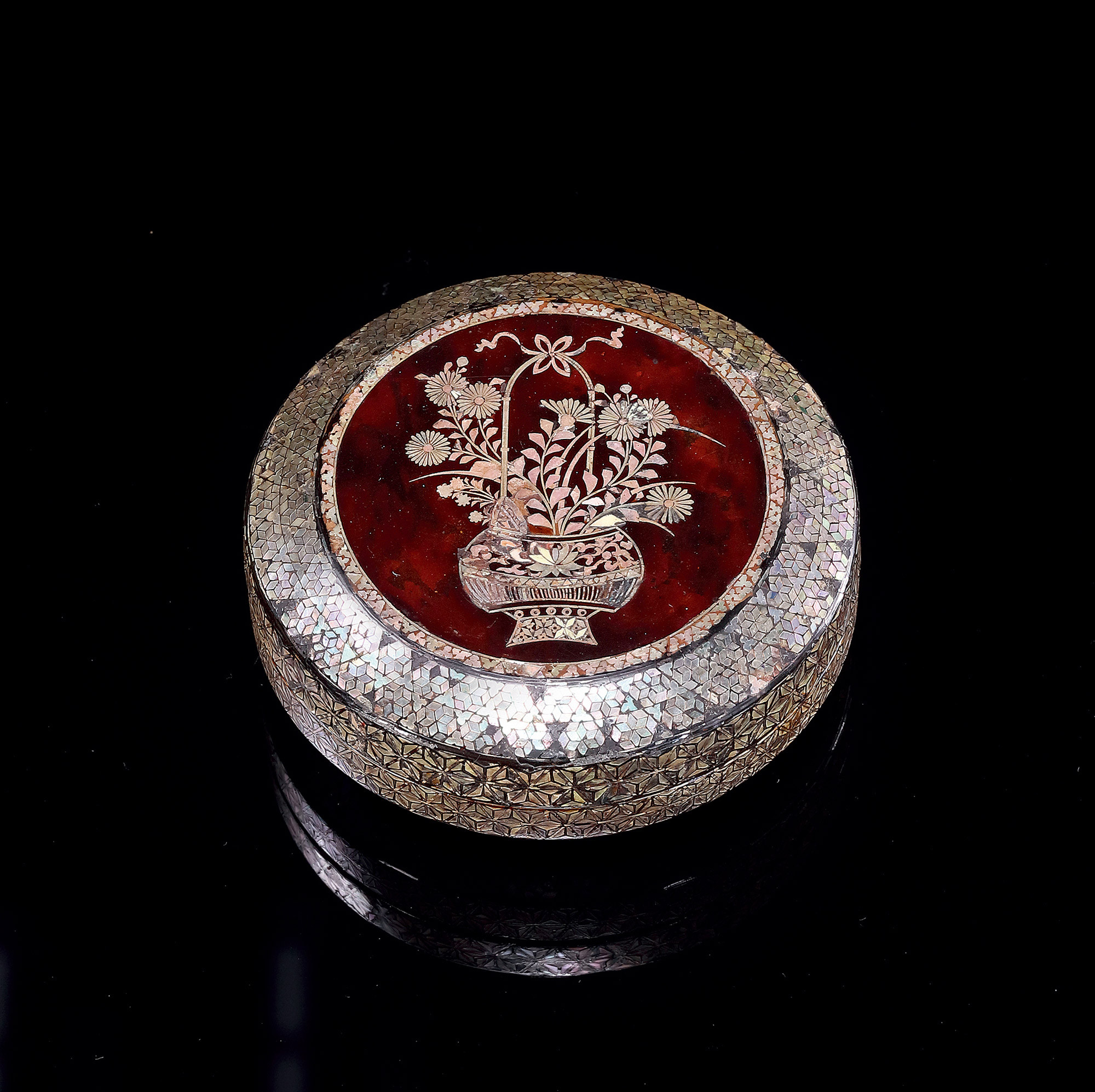 A BROWN LACQUER INLAID WITH MOTHER-OF-PEARL INCENSE BOX AND COVER