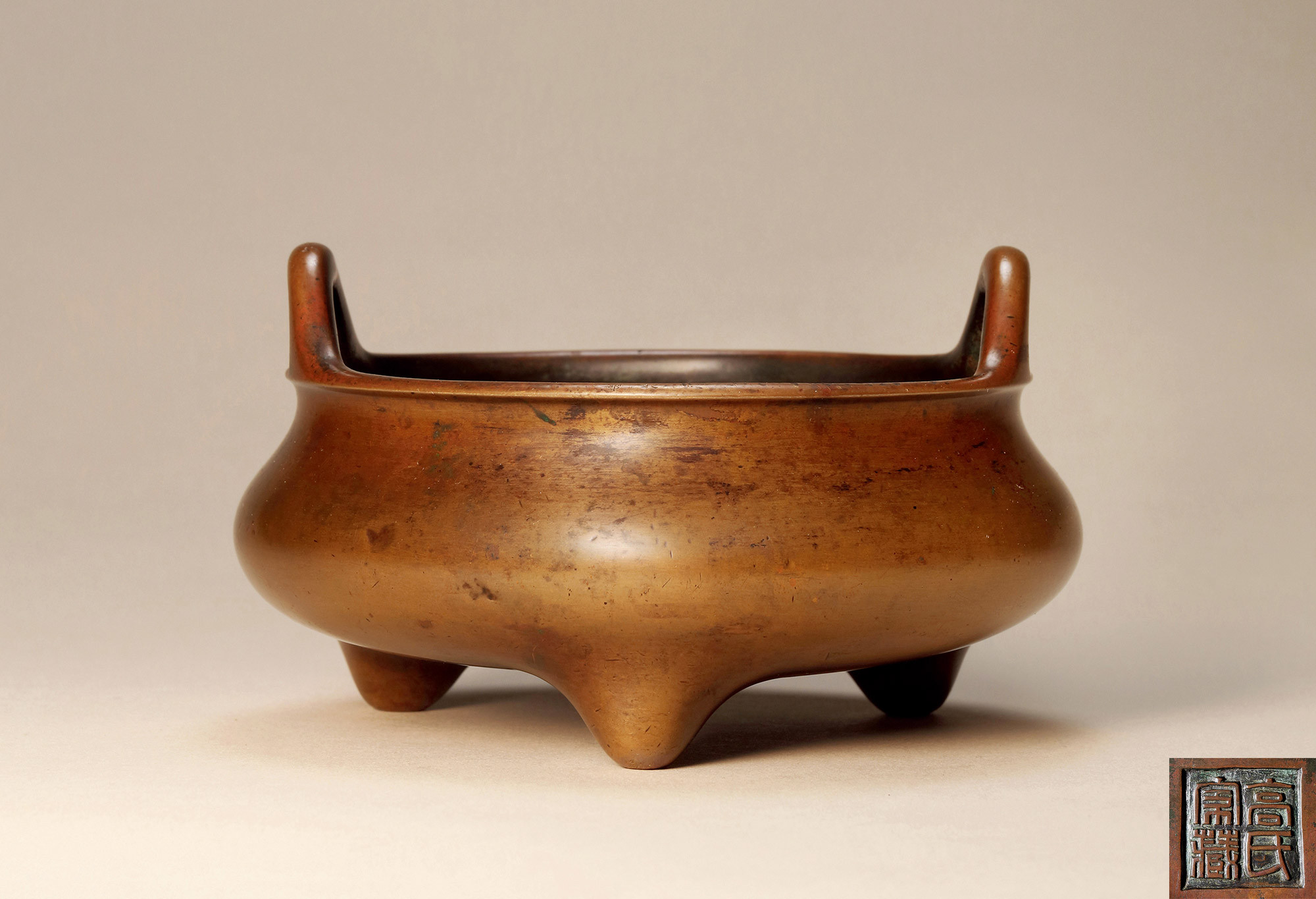 A RARE BRONZE CENSER WITH UPRIGHT LOOP HANDLES