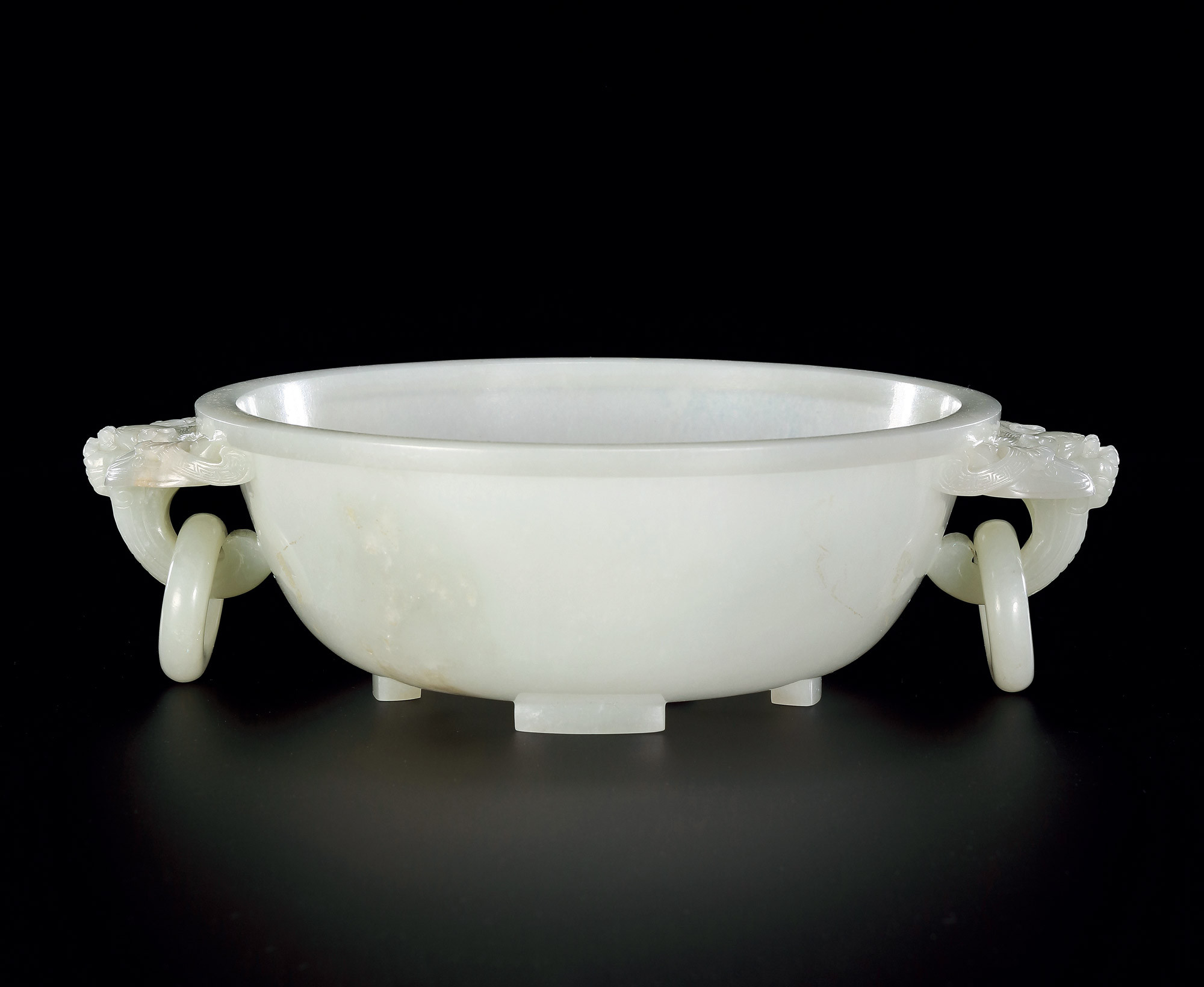 A WHITE JADE‘FLYING DRAGON’HANDLED WASHER