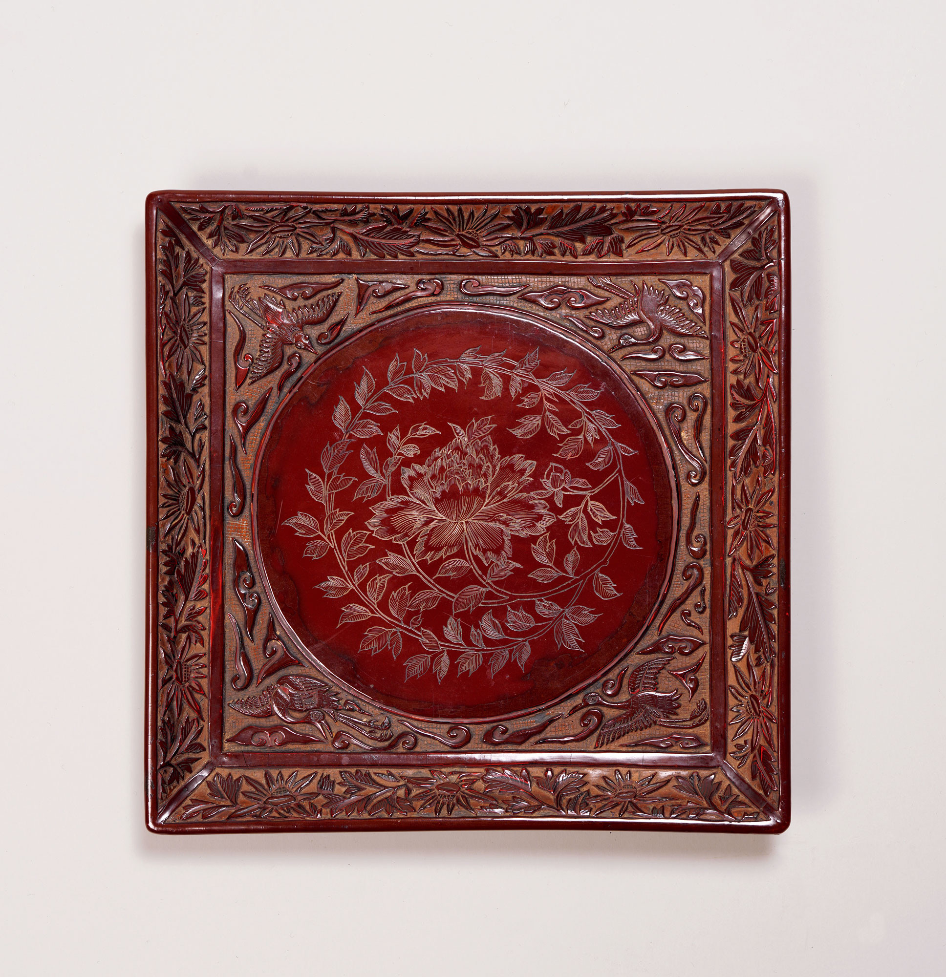 A LACQUERED‘VCLOUD, CRANE AND PEONY’PLATE IN SQUARE SHAPE