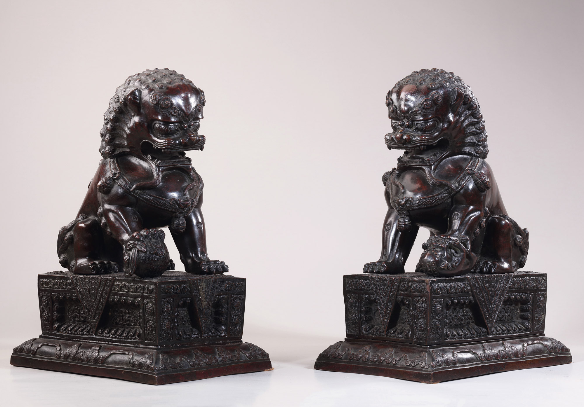 A LARGE PAIR OF IMPERIAL BRONZE SEATED LIONS