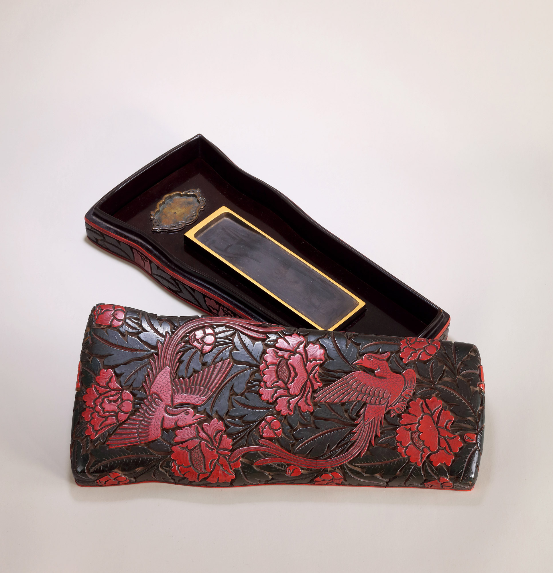A CARVED LACQUER‘RED FLORAL AND GREEN LEAF’SCHOLAR’S CASE