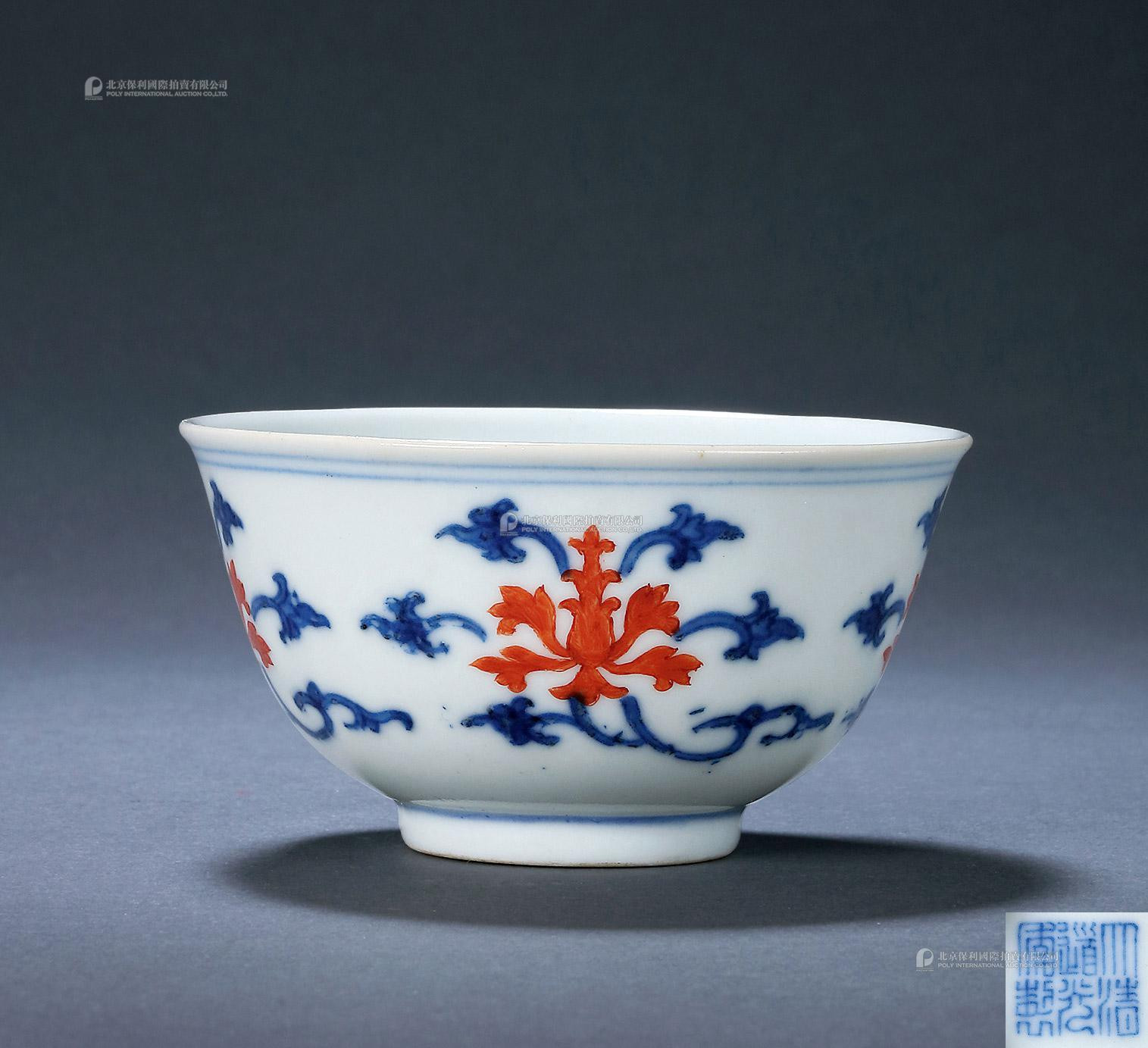 A BLUE AND WHITE AND IRON-RED FLOWERS CUP