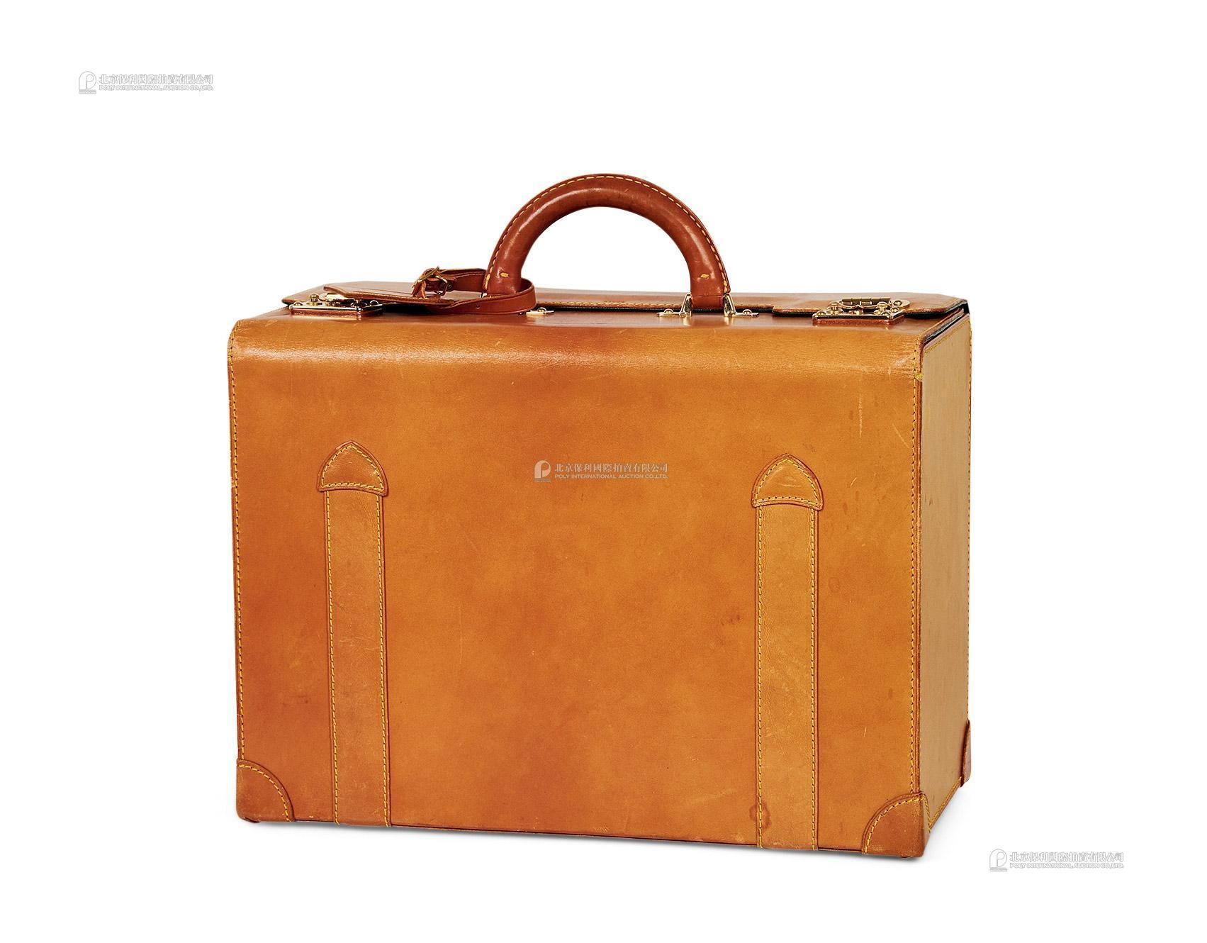 LOUIS VUITTON　A LOUIS VUITTON LEATHER SUITCASE WITH BRASS HARDWARE