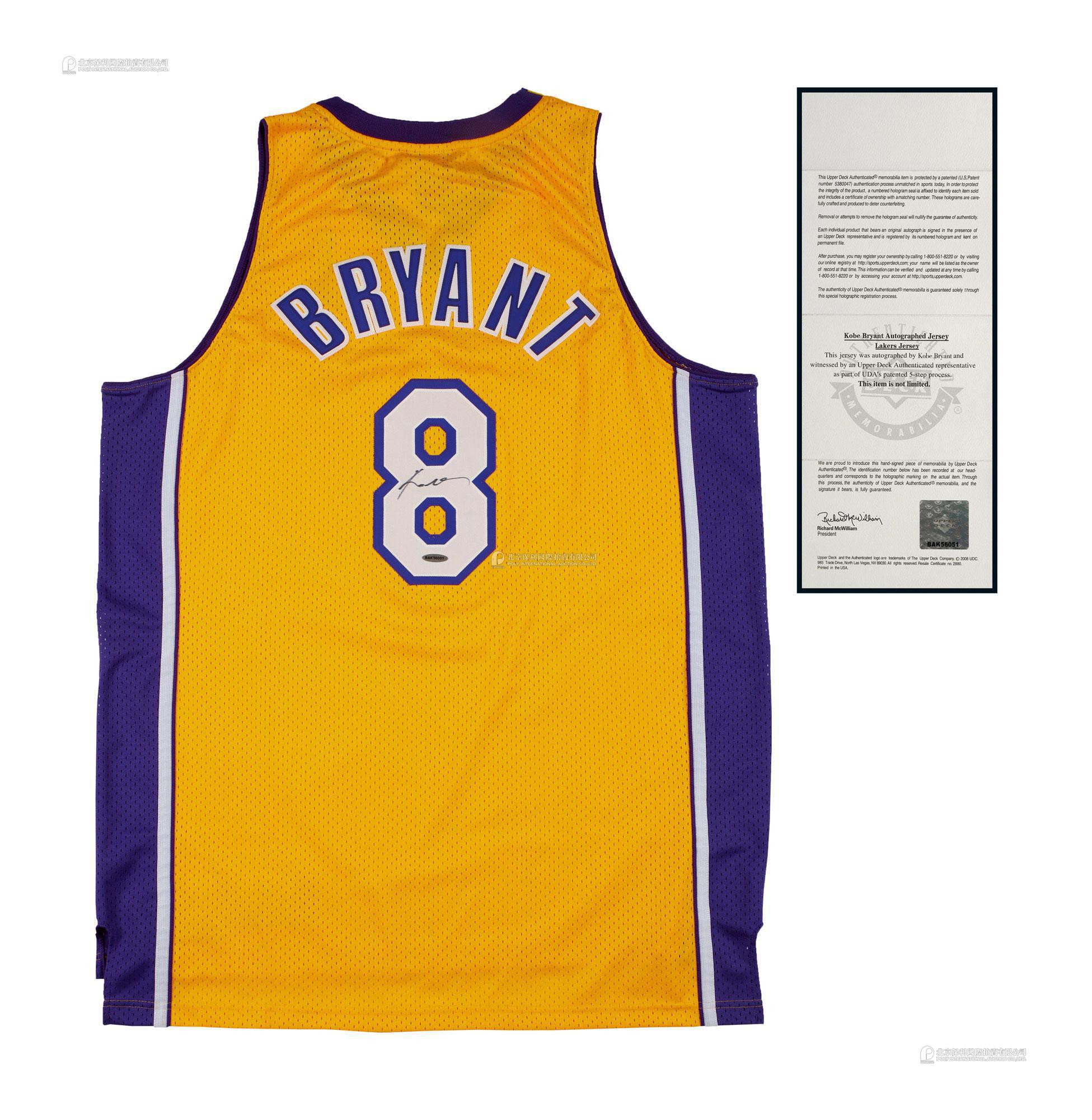 The autographed Lakers jersey of Kobe Bryant, the”Black Mamba”, with certificate