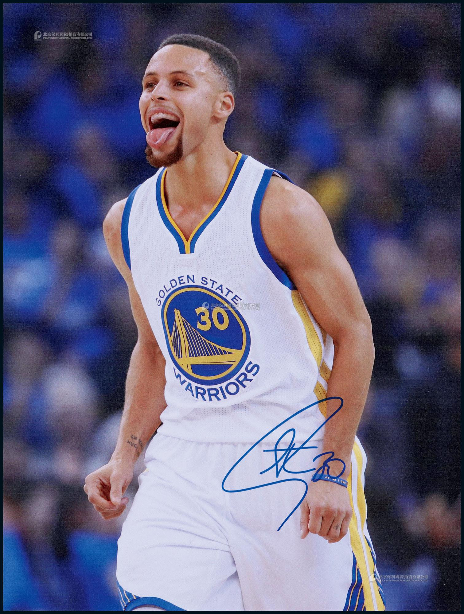 The autographed photo of Stephen Curry, the winner of “NBA MVP”, with certificate