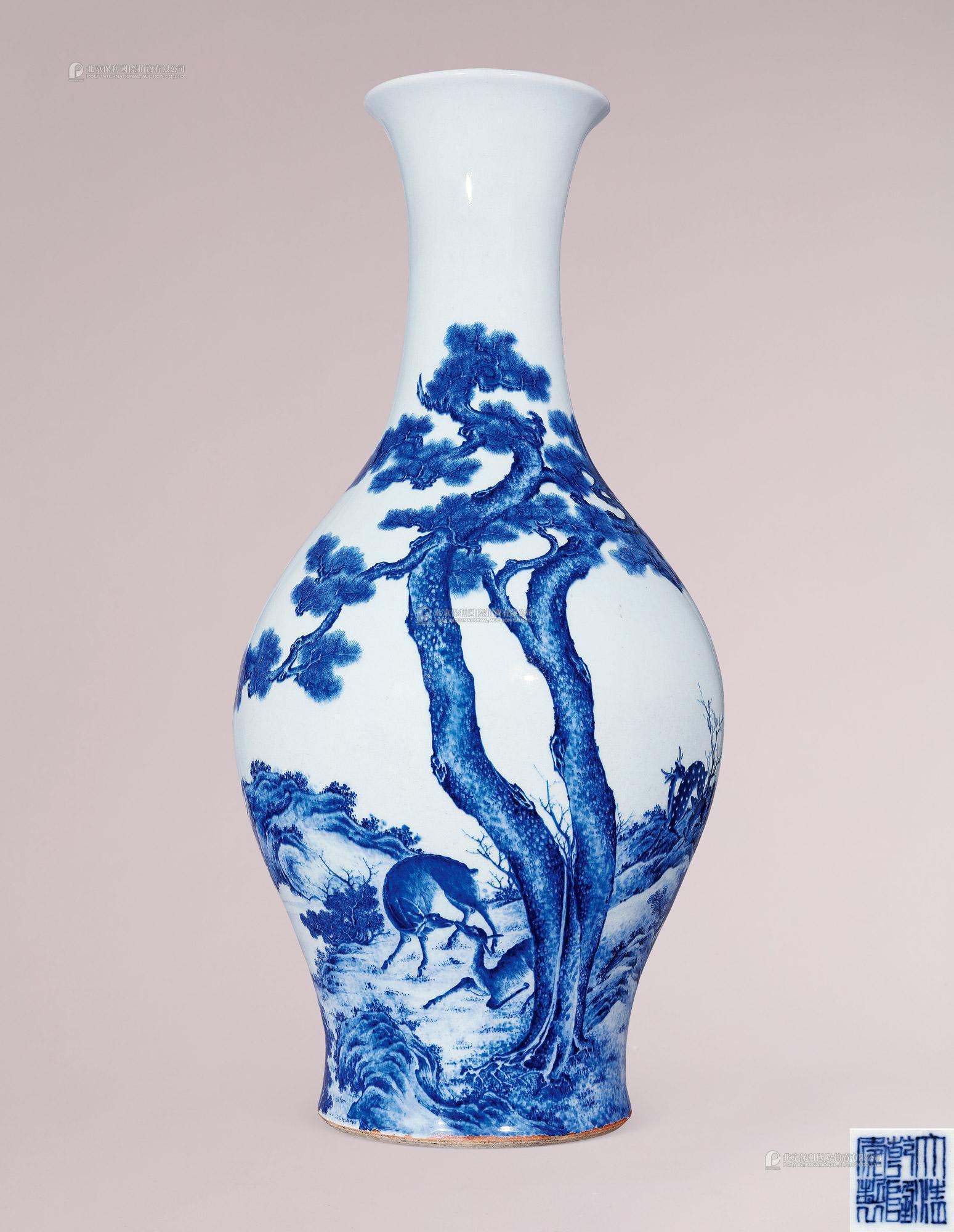 A RARE AND LARGE BLUE AND WHITE‘LONGEVITY’VASE BY TANG YING